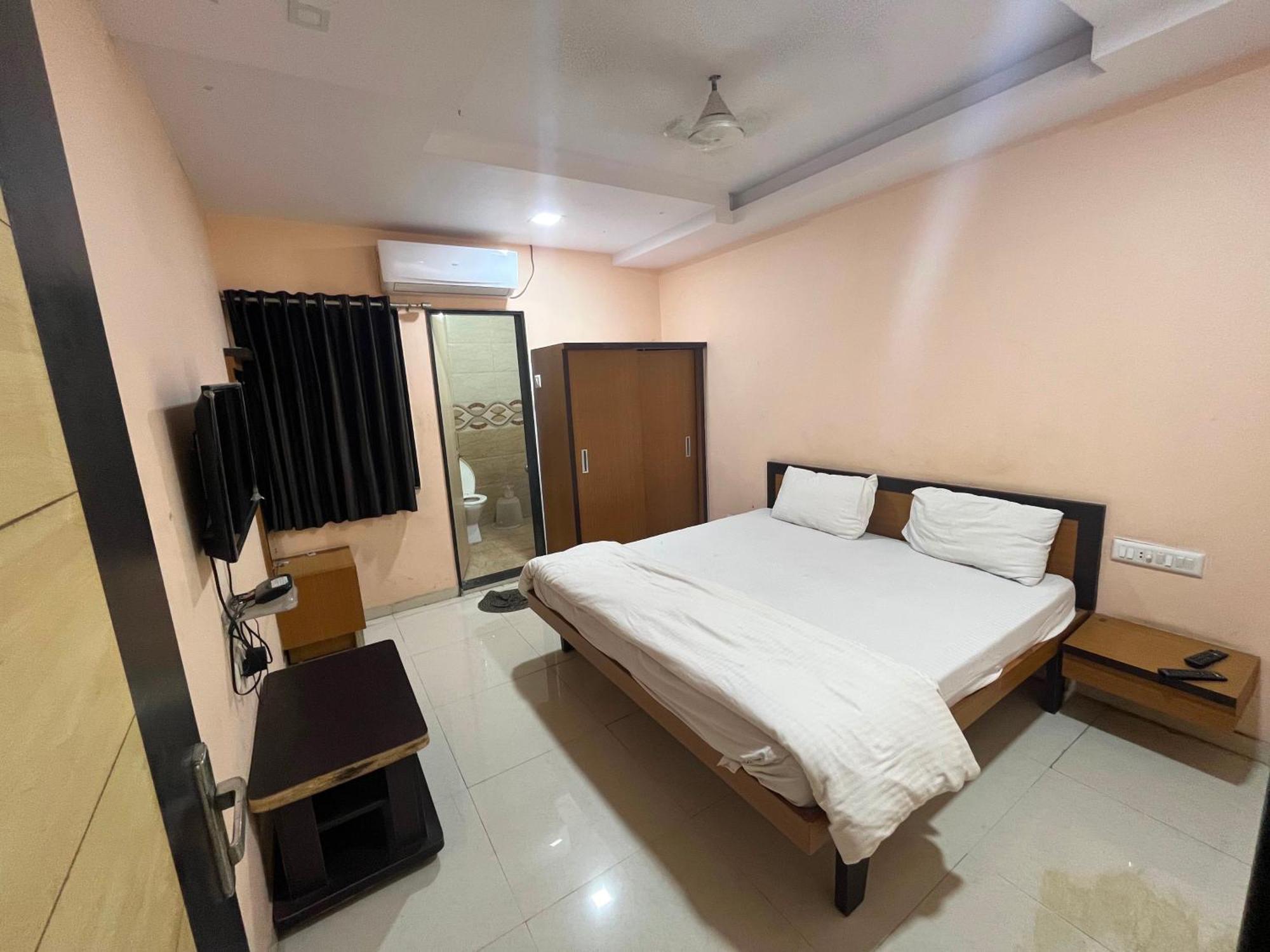 Oyo Hotel Rio Inn Anand Exterior photo