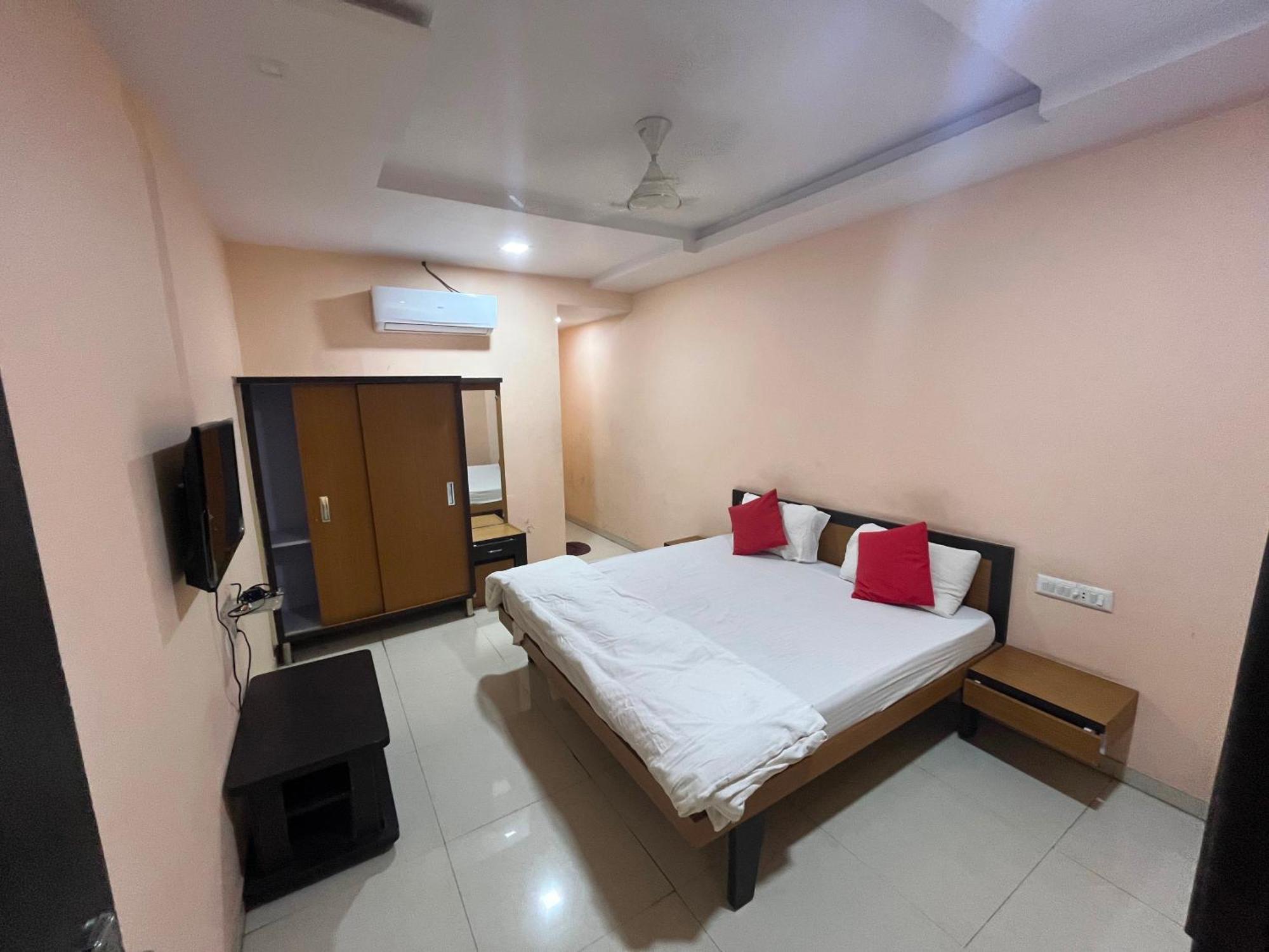 Oyo Hotel Rio Inn Anand Exterior photo